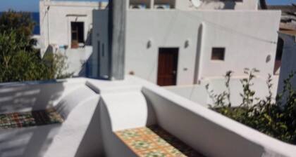 Ada Stromboli House in Piscità, close to the beach and the Cave of Aeolus.