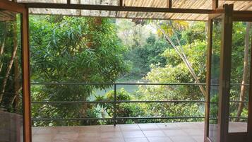 Comfort Cabin, River View | Interior