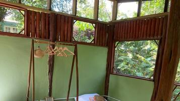 Comfort Cabin, River View | WiFi (free), bed sheets
