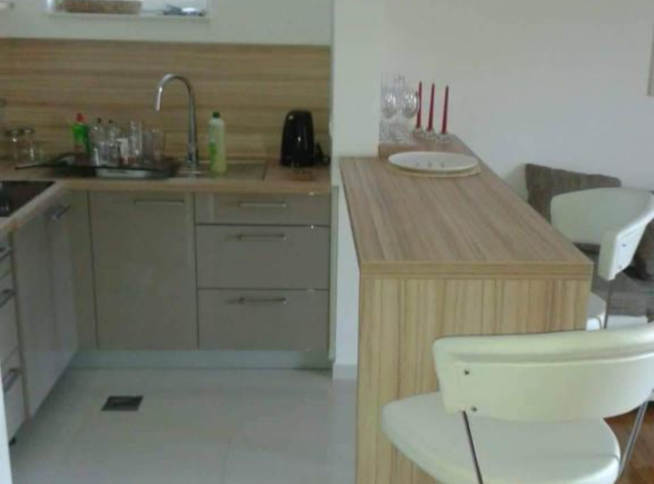 شقة (One Bedroom Apartment with Balcony 1) | مطبخ خاص | ثلاجة