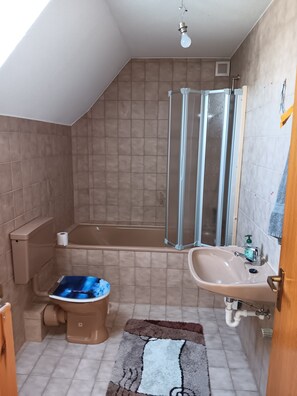 Bathroom - Vrbo Property (Hilchenbach)