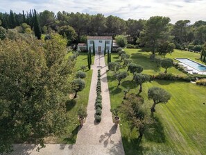 Exterior - Provence Villa luxury, swimming pool, park 2ha, PDJ and Villa Manager included, 10 ' Aix (Aix-en-Provence)