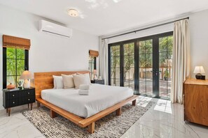 3 bedrooms, desk, iron/ironing board, free WiFi - Modern 3BR Villa w/ Private Pool, BBQ & 4 Baths (Noord)