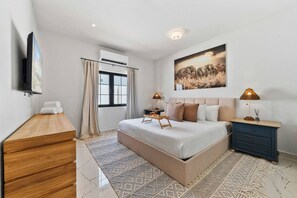 3 bedrooms, desk, iron/ironing board, free WiFi - Modern 3BR Villa w/ Private Pool, BBQ & 4 Baths (Noord)
