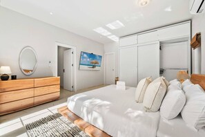3 bedrooms, desk, iron/ironing board, free WiFi - Modern 3BR Villa w/ Private Pool, BBQ & 4 Baths (Noord)