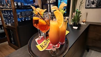 Classic Apartment, 1 Bedroom | Bar (on property)