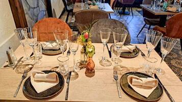 Classic Apartment, 1 Bedroom | Dining