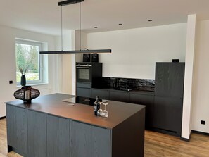 Fridge, oven, stovetop, dishwasher - Apartment house „Osten – An der Schwebefähre“ – Apartment 2 (Osten)