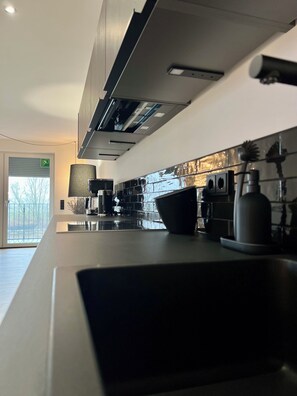 Fridge, oven, stovetop, dishwasher - Apartment house „Osten – An der Schwebefähre“ – Apartment 8 (Osten)