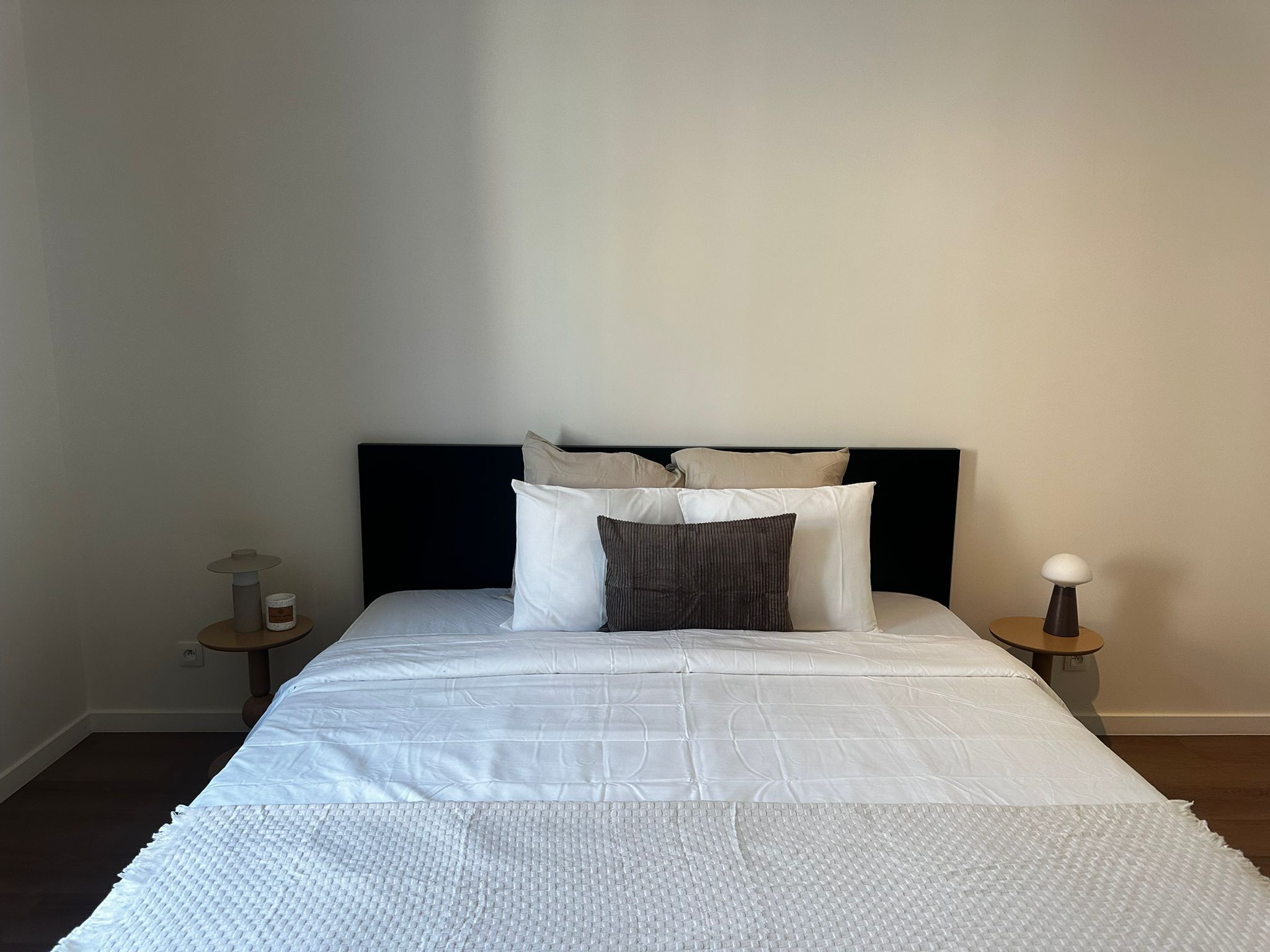 Eenvoudig appartement | Een laptopwerkplek, een strijkplank/strijkijzer, gratis wifi