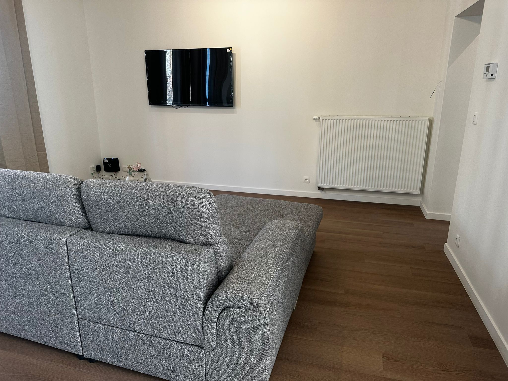 Basic Apartment | Living room