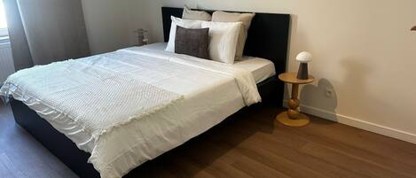 Basic Apartment | Laptop workspace, iron/ironing board, free WiFi