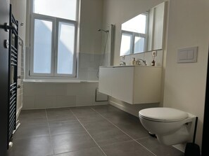 Bathroom - Stylish 2BR With 1LR Near to City Center (Gent)
