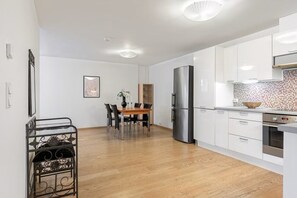 Private kitchen - Vaulen Beach Apartment, Private Entrance and Parking (Rogaland)
