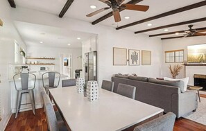 Dining - Ocean Beach Compound, Walk to Beach, Sleeps 19 (San Diego)