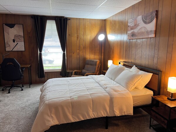 Room - Cozy 1BR Retreat in Findlay Quiet, Clean & Comfortable (Findlay)