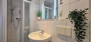 Shower - Vacation apartment S22 with terrace and WLAN in Graal-Müritz (Graal-Müritz)