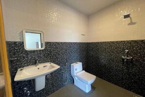 Superior Triple Room, Air conditioning | Bathroom | Shower, rainfall showerhead, slippers, towels - Hotel Beach Queen Calangute Goa (Calangute)