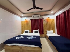 View from room - Hotel Beach Queen Calangute Goa (Calangute)