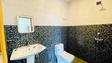 Deluxe Double Room | Bathroom