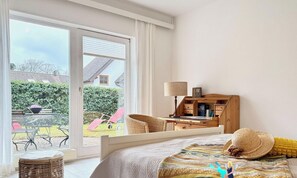 Travel cot, free WiFi, bed sheets - Apartment SeeZeit1 - with bright conservatory for relaxing by Lake Constance (Nonnenhorn)
