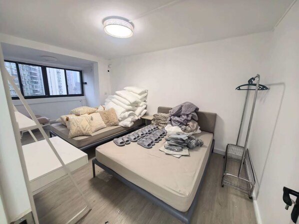 Senior Apartment, 4 Bedrooms - Book and Bed-Nanjing West Road (Shanghai)