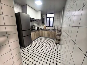 Senior Apartment, 4 Bedrooms | Private kitchen - Book and Bed-Nanjing West Road (Shanghai)