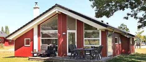House | Outdoor dining
