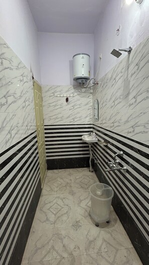 Habitación Deluxe con 1 cama doble o 2 individuales, balcón, vistas a la montaña | Baño