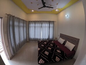 Habitación Deluxe con 1 cama doble o 2 individuales, balcón, vistas a la montaña