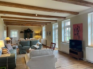 TV, fireplace, books - Vacation home Kreuzkate near Grömitz - Baltic Sea & fireplace (Manhagen)