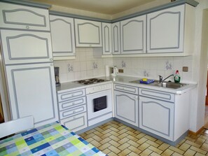 Fridge, oven, stovetop, coffee/tea maker - Ferienhof Birkblick "under the thatch" (Gelting)