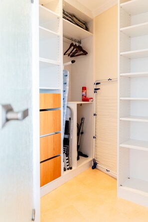 Interior - Vacation apartment "FjordLoft" on the 24th floor of the Viking Tower (Schleswig)