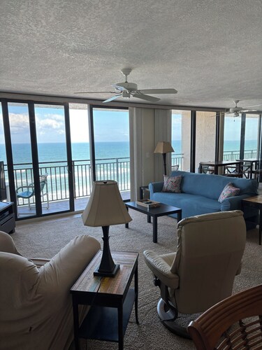 Spectacular ocean view on no drive beach + heated rooftop saltwater pool