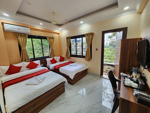 Hotel Lake View Mukundapur 