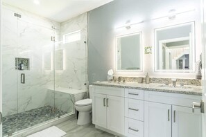 Shower - La Belle Nature Retreat | Full Kitchen & Garage (LaBelle)