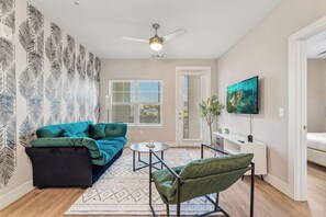Interior - Pinnacle Apartments W Amenties by Heavenly Homes (Orlando)