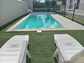Pool - Charming studio-cabin in quiet location near Nîmes and beaches (Bouillargues)