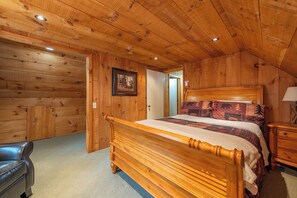 4 bedrooms, free WiFi - Cozy log cabin just minutes from Sugar Mountain. Warm wood interiors, a covered hot tub perfect for winter nights, and easy access to Banner Elk and Beech Mountain. A welcoming retreat for relaxing, reconnecting, and enjoying the mountains year round (Sugar Mountain)
