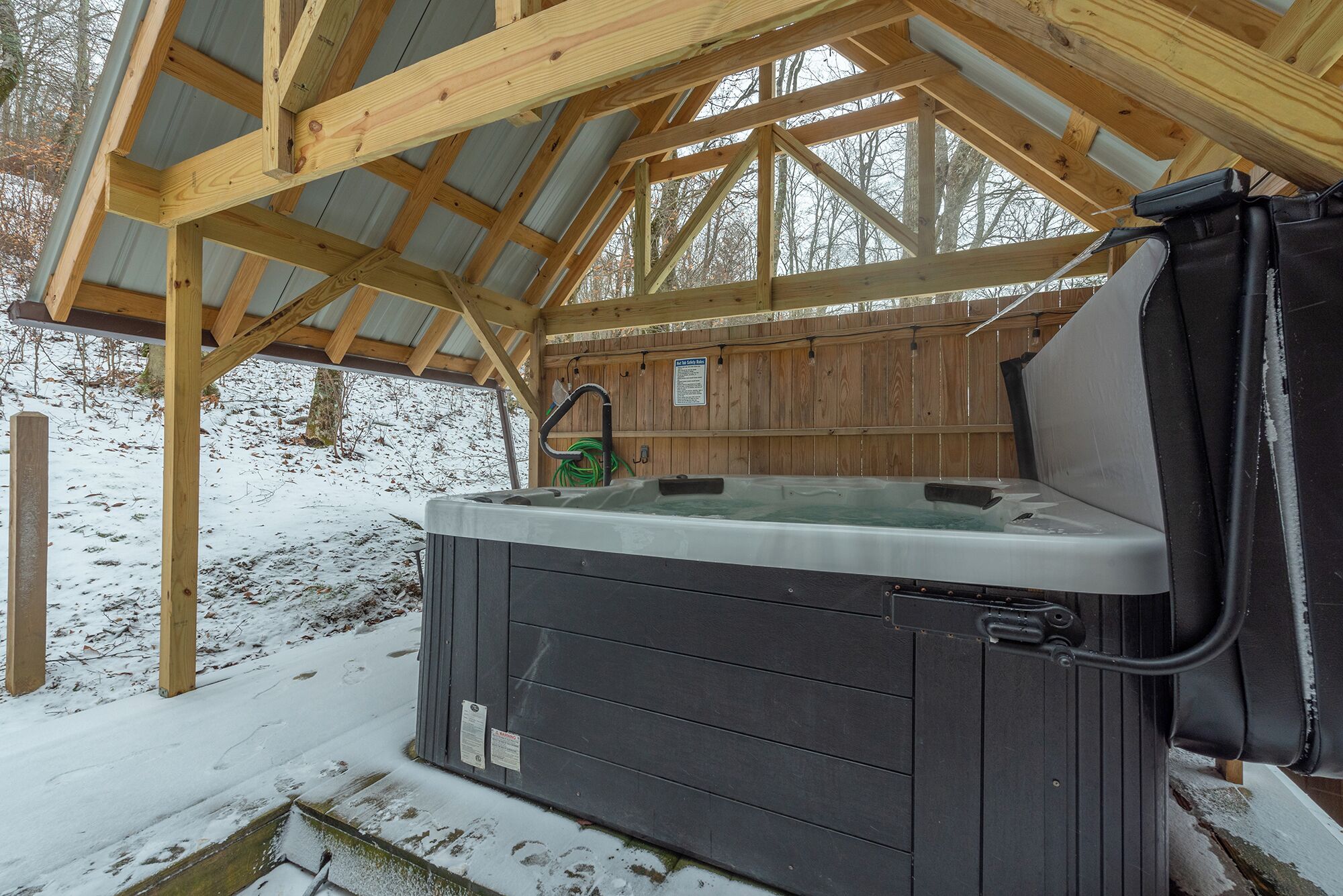 Bañera de hidromasaje al aire libre