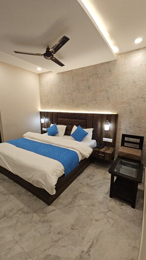Room - Hotel Cherry Blossom (Varanasi)