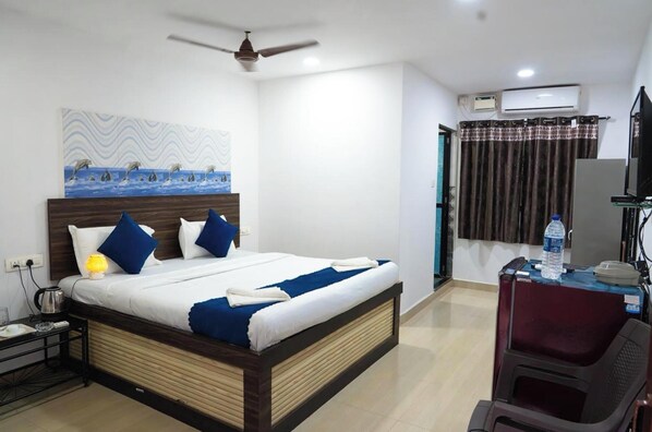 Superior Double Room, Air conditioning | Hypo-allergenic bedding, desk, soundproofing, free WiFi - Premium Hotel Canopy Stay Baga Goa (Arpora)