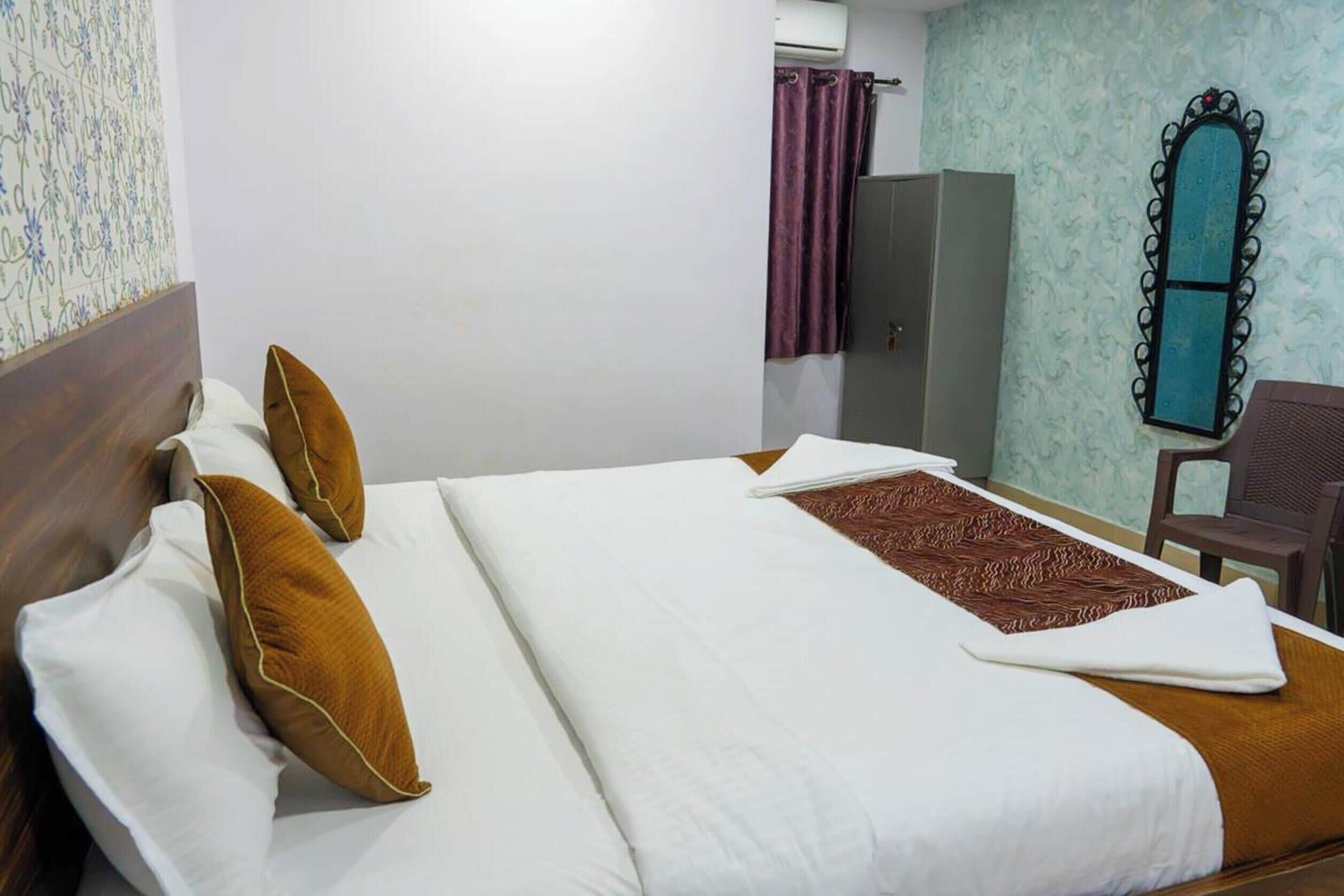 Standard Double Room, Air conditioning | Hypo-allergenic bedding, desk, soundproofing, free WiFi