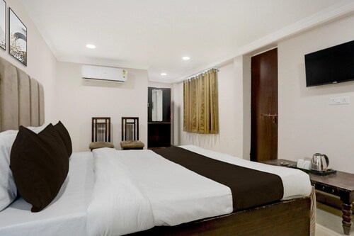 Deluxe Super Collection O Civil Lines Prayagraj