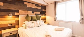 Hemmingway Lodge with Hot tub