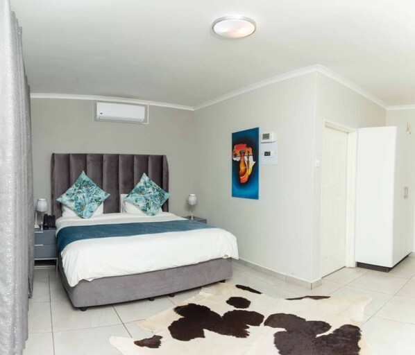 Iron/ironing board, free WiFi - Tree Tops Game Resort Eswatini (Big Bend)