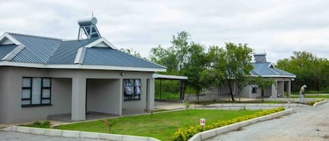Habitación doble estándar, balcón, vista al jardín | Exterior