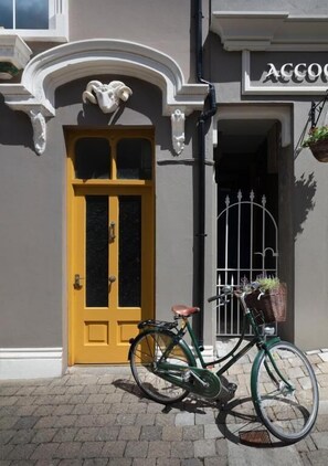 Exterior detail - Bridge Street Townhouse (Kenmare)