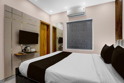 Deluxehotel Pratee Heights