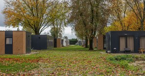 Exterior - Cube 96 | 4 persoons chalet op Resort de Betuwe (Zennewijnen)